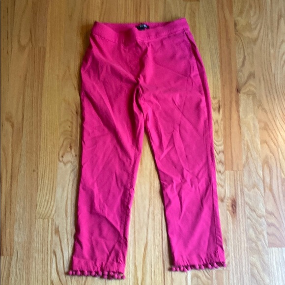 Roz & Ali Pink capri pants with poms - Picture 5 of 5